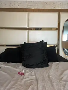 ALAN SANTHOS online show from April 11, 8:29 am