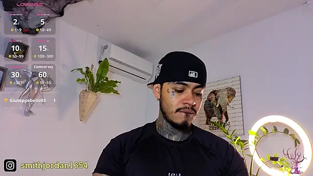 Snapshot of JordanSmiith_ chatting on October 18, 8:25 pm JordanSmiith online show from October 18, 8:25 pm