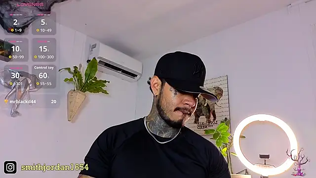 JordanSmiith  online show from October 21, 8:45 pm