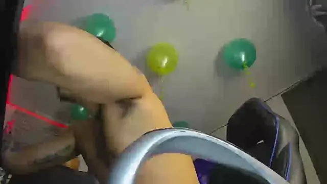Snapshot of charlie_hotxxx chatting on December 11, 2:32 am charlie hotxxx online show from December 11, 2:32 am