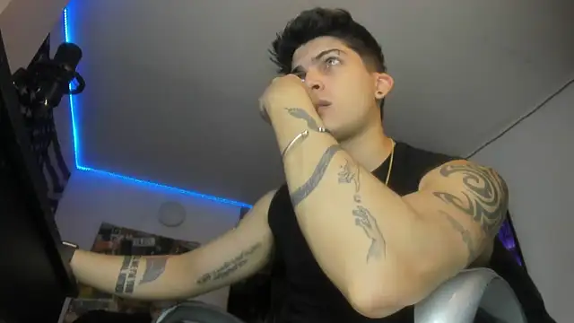 Snapshot of charlie_hotxxx chatting on October 8, 3:44 am charlie hotxxx online show from October 8, 3:44 am