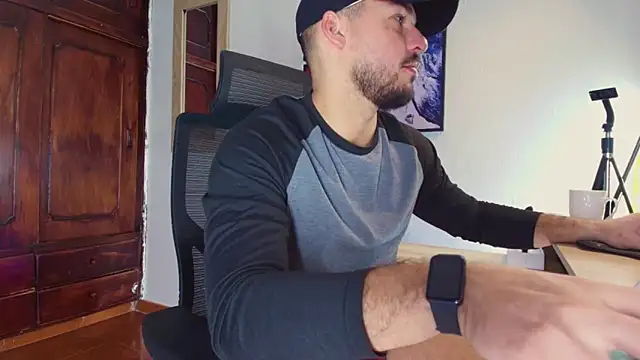 HenryBenso online show from November 9, 4:55 pm