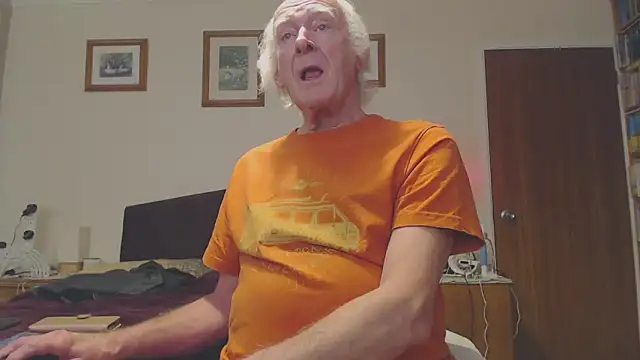 Snapshot of WaverlyKernow chatting on January 25, 1:19 pm WaverlyKernow online show from January 25, 1:19 pm