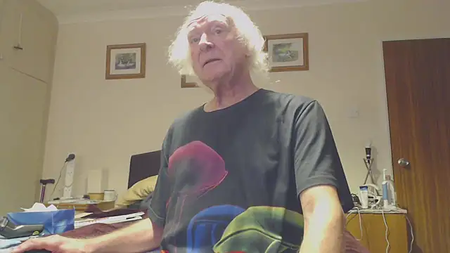 Snapshot of WaverlyKernow chatting on January 29, 10:27 am WaverlyKernow online show from January 29, 10:27 am