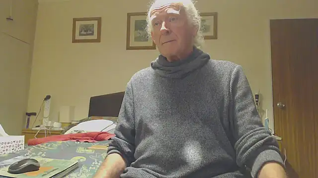 Snapshot of WaverlyKernow chatting on March 9, 8:52 pm WaverlyKernow online show from March 9, 8:52 pm