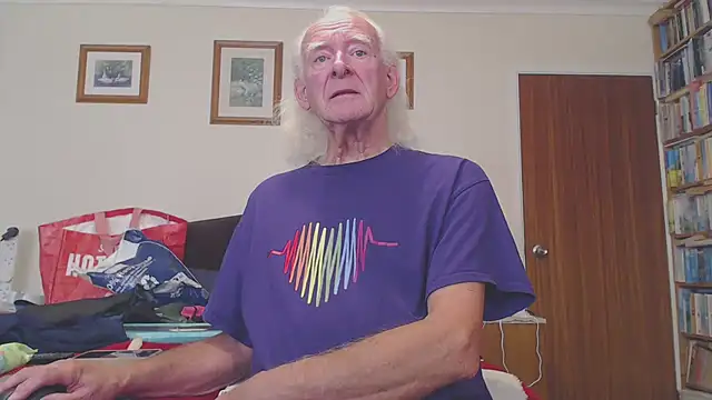 Snapshot of WaverlyKernow chatting on September 30, 1:47 pm WaverlyKernow online show from September 30, 1:47 pm
