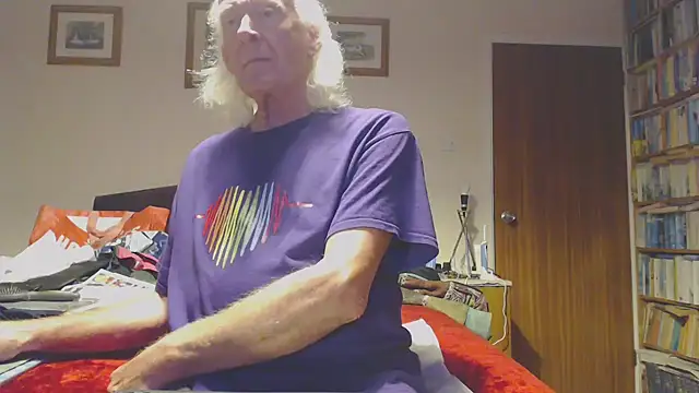 Snapshot of WaverlyKernow chatting on October 2, 7:29 pm WaverlyKernow online show from October 2, 7:29 pm