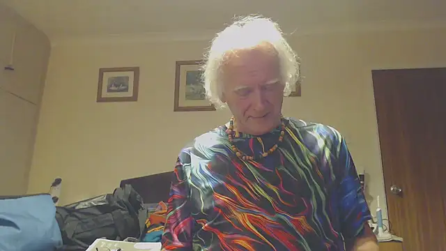 Snapshot of WaverlyKernow chatting on December 27, 1:22 am WaverlyKernow online show from December 27, 1:22 am
