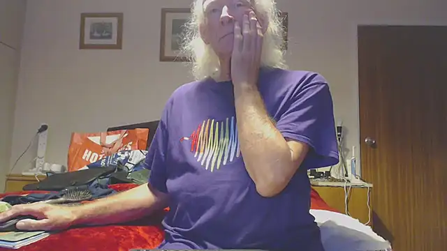 Snapshot of WaverlyKernow chatting on October 1, 6:56 pm WaverlyKernow online show from October 1, 6:56 pm