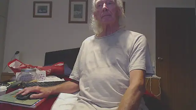 Snapshot of WaverlyKernow chatting on September 27, 11:30 am WaverlyKernow online show from September 27, 11:30 am