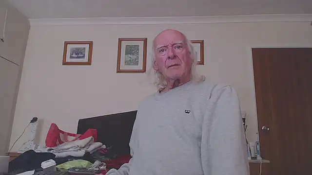 Snapshot of WaverlyKernow chatting on October 4, 12:10 pm WaverlyKernow online show from October 4, 12:10 pm