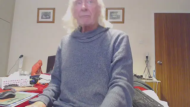 Snapshot of WaverlyKernow chatting on October 16, 3:42 pm WaverlyKernow online show from October 16, 3:42 pm