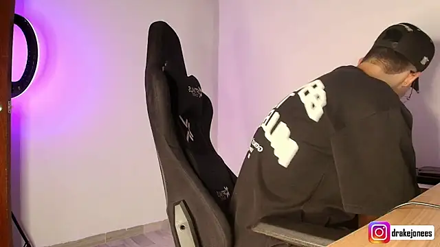 god drake online show from April 14, 6:18 pm