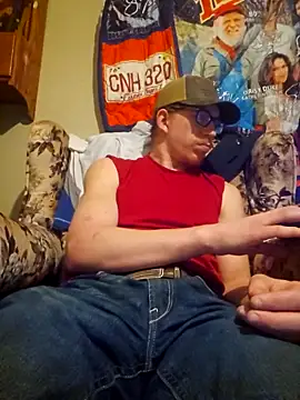 Snapshot of REDHAMMER_ chatting on March 11, 12:33 am REDHAMMER  online show from March 11, 12:33 am