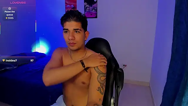 Snapshot of valentino_santoss chatting on September 14, 1:35 pm valentino santoss online show from September 14, 1:35 pm