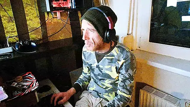 BongChannel online show from December 17, 9:27 pm