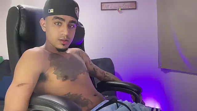 dominic brandd23 online show from February 14, 11:00 pm