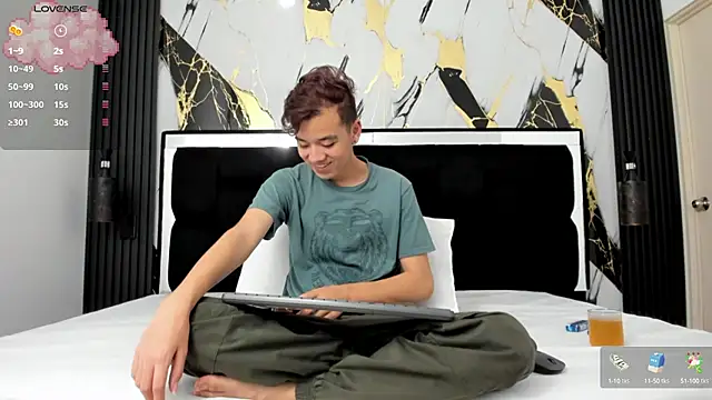 bunny maxi online show from October 18, 3:39 pm