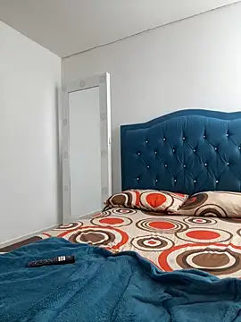 Leonarrrd 01 online show from December 11, 6:05 pm