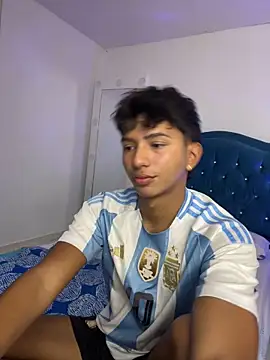 Leonarrrd 01 online show from October 11, 10:25 pm