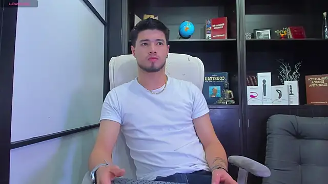 EdwardRoss  online show from January 13, 8:26 pm