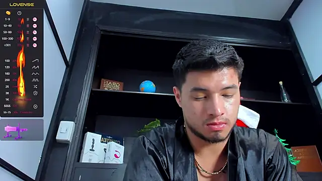 EdwardRoss  online show from December 17, 6:45 am