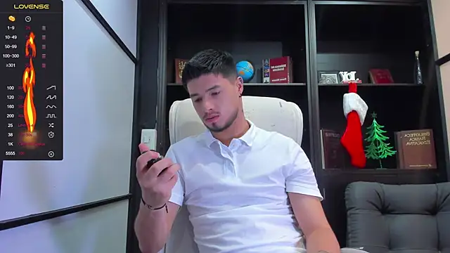 EdwardRoss  online show from December 29, 7:43 pm