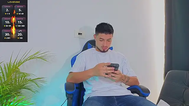 EdwardRoss  online show from October 19, 4:32 pm