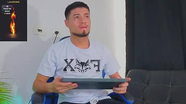 EdwardRoss  online show from October 22, 7:27 pm