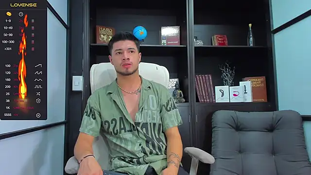 EdwardRoss  online show from December 12, 8:10 pm