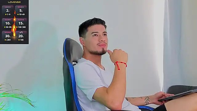 EdwardRoss  online show from January 16, 8:55 pm