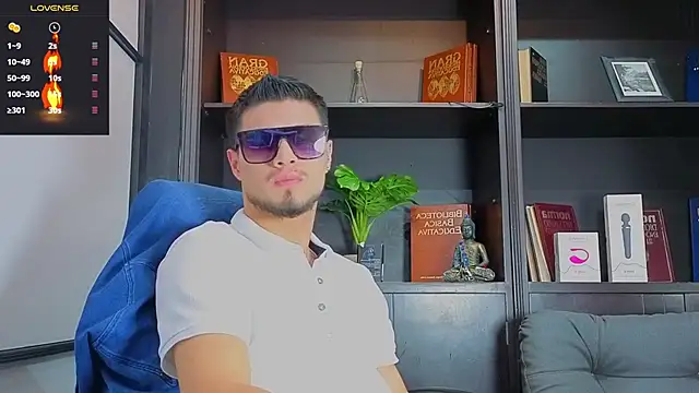 EdwardRoss  online show from September 16, 9:26 pm