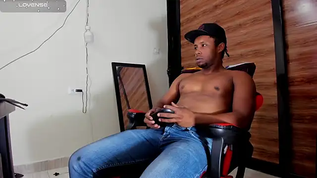 AlejoKhalifa  online show from October 5, 9:13 am