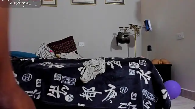 AlejoKhalifa  online show from October 21, 9:56 am