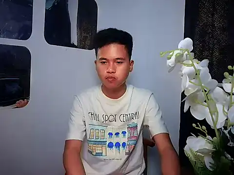 Snapshot of Asiantwink21 chatting on October 1, 4:11 pm Asiantwink21 online show from October 1, 4:11 pm