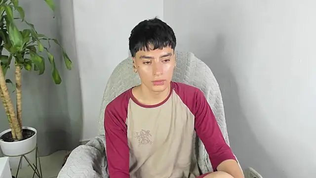 Snapshot of sebas_rose chatting on October 20, 12:25 am sebas rose online show from October 20, 12:25 am