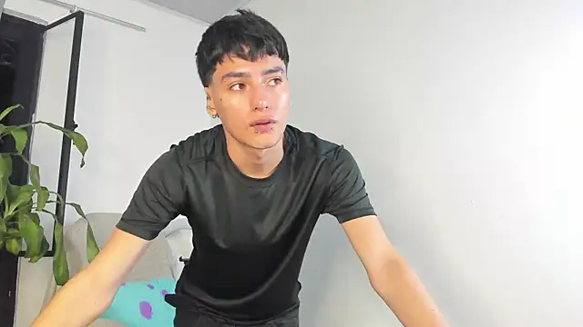 Snapshot of sebas_rose chatting on October 19, 12:15 am sebas rose online show from October 19, 12:15 am
