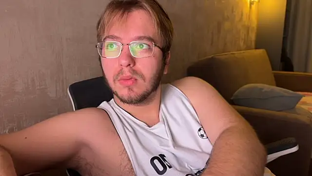 kiopiggy online show from November 9, 7:12 am