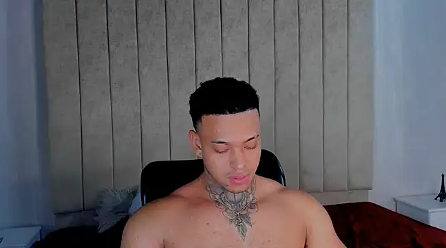 Snapshot of Stiven_collins chatting on December 19, 4:23 am Stiven collins online show from December 19, 4:23 am