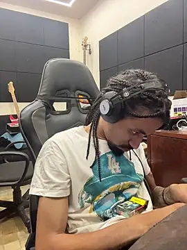 hotcamboy420 online show from January 17, 5:43 am