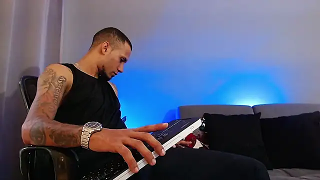 MagnusFrost online show from December 9, 10:59 pm