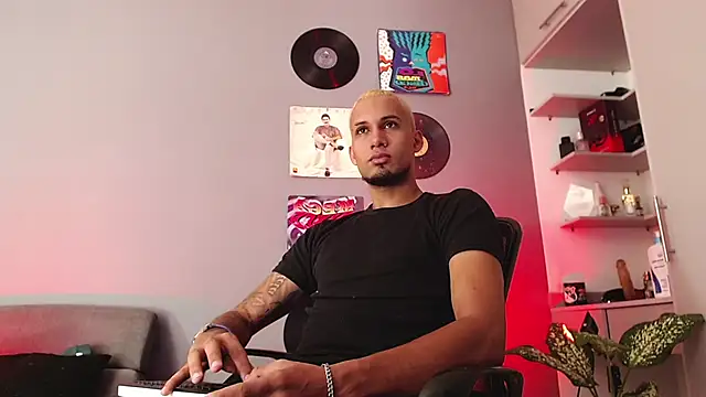 MagnusFrost online show from January 14, 2:53 pm