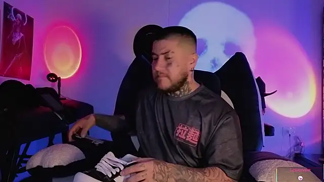 Ash gusbig online show from January 18, 3:52 am