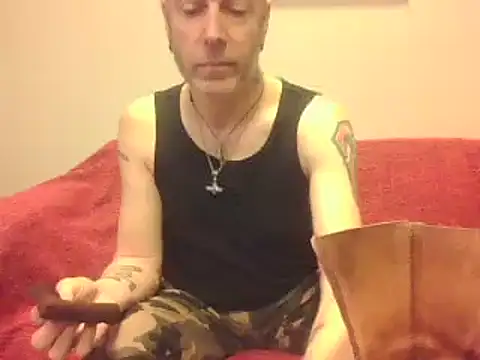 Snapshot of SHARPSkinhead chatting on January 21, 10:23 am SHARPSkinhead online show from January 21, 10:23 am