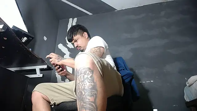 Snapshot of DickMasterfindom chatting on September 16, 1:28 am DickMasterfindom online show from September 16, 1:28 am