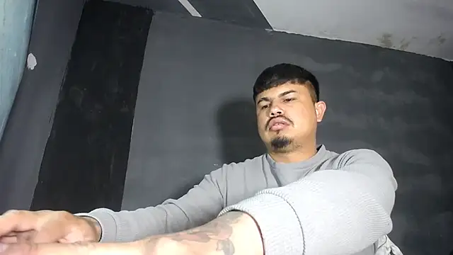 Snapshot of DickMasterfindom chatting on October 3, 3:33 am DickMasterfindom online show from October 3, 3:33 am