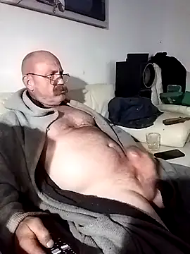 Snapshot of iambradz chatting on March 3, 12:21 pm iambradz online show from March 3, 12:21 pm