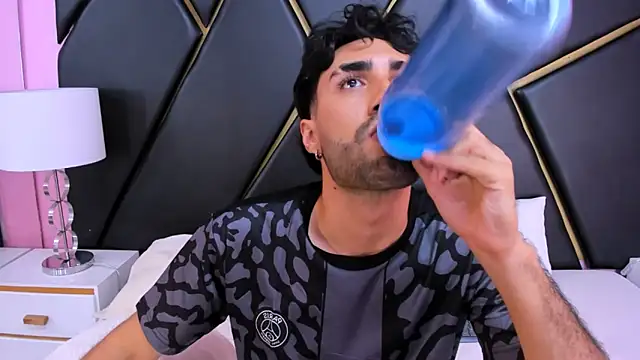 MilanZaire online show from October 26, 2:13 am