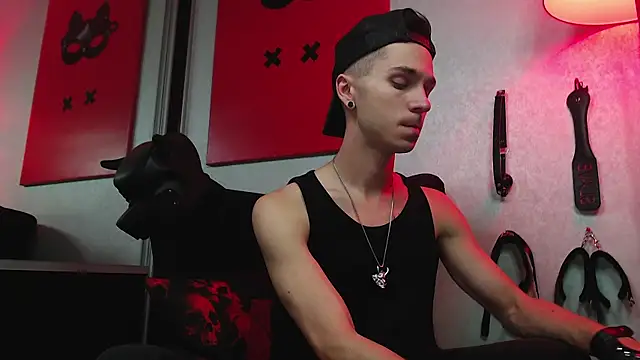 Joseph  Quinn online show from March 14, 9:03 am