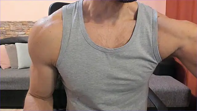 Snapshot of HotHunkTrainer chatting on October 19, 8:06 am HotHunkTrainer online show from October 19, 8:06 am